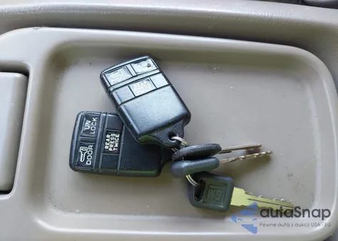 1996 Chevrolet Tahoe C1500 from USA, damaged, VIN 1GNEC13R0TJ307901